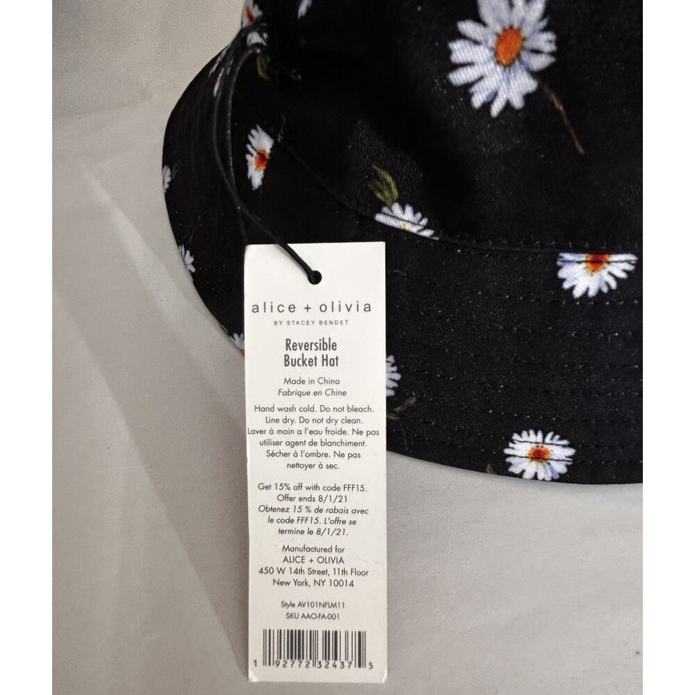 Alice + Olivia Daisy Print Canvas Duffle Bag & Reversible Bucket Hat MSRP $235 - Picture 14 of 14